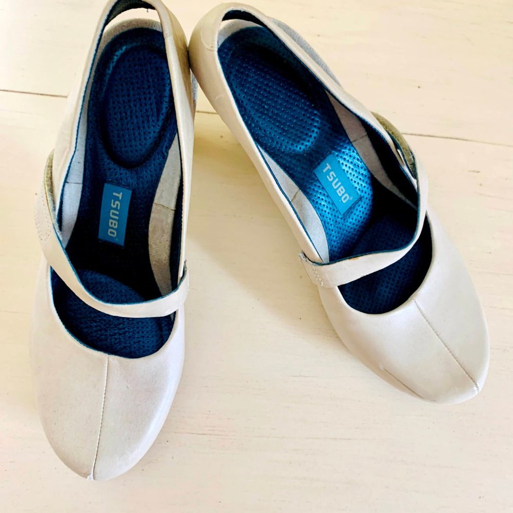 Tsubo Off-white or Cream Mary Janes Size 7 1/2